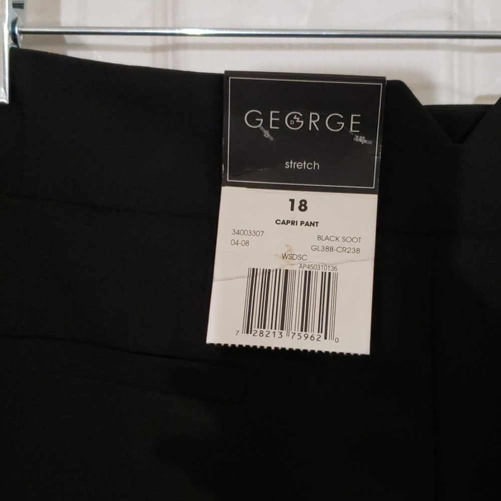 Capri Pants - Picture 3 of 4